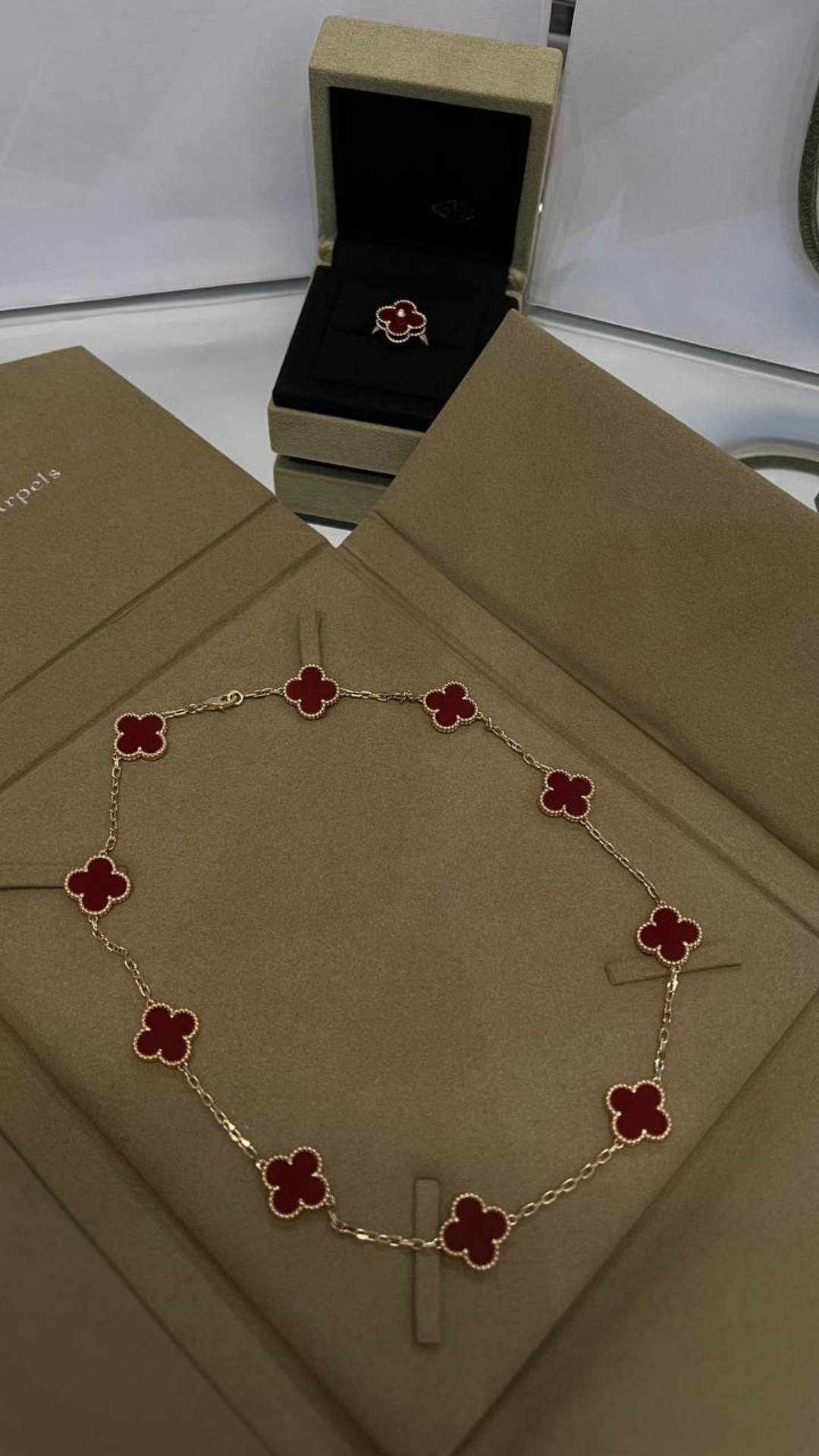 Collar VCA oro 18k cornalina 45cm